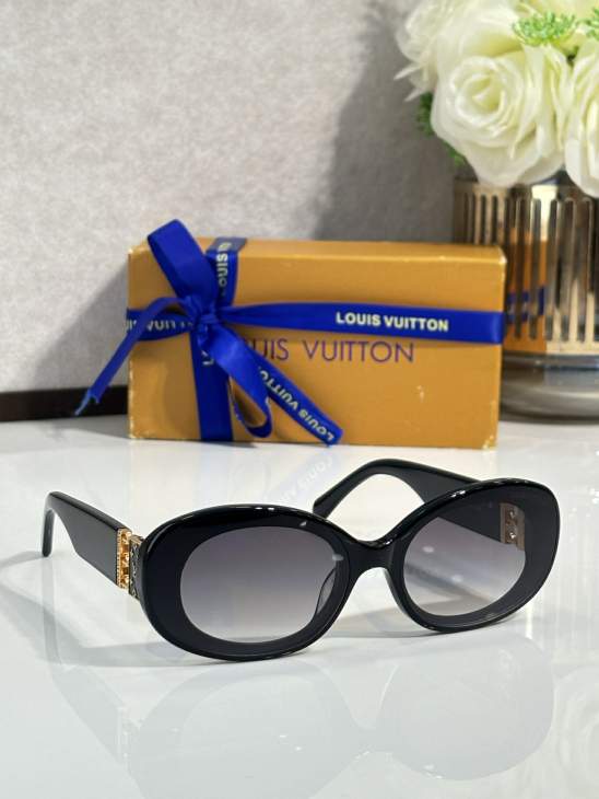 Picture of Louis Vuitton Sunglasses _SKUfw76440069fw